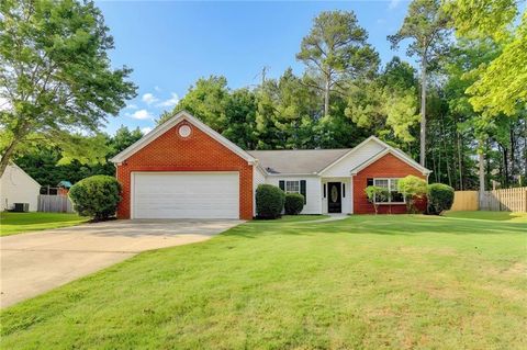 Homes For Sale - 437 Crested View Drive<br/> Loganville, GA 30052