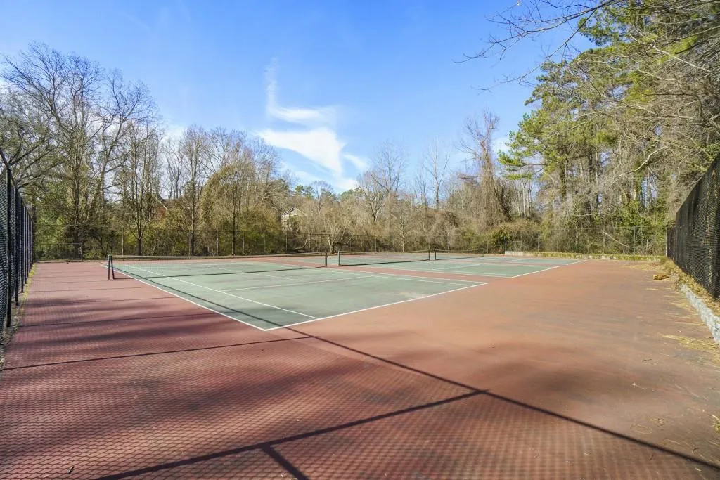 Atlanta, Georgia 30324, United States, 3 Bedrooms Bedrooms, ,3 BathroomsBathrooms,Residential,Pending,15349