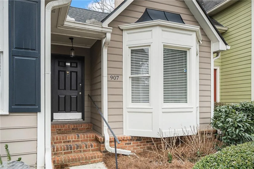 Atlanta, Georgia 30324, United States, 3 Bedrooms Bedrooms, ,3 BathroomsBathrooms,Residential,Pending,15349