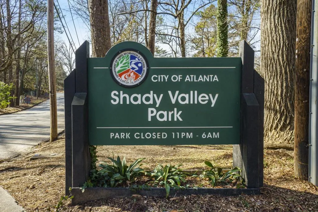 Atlanta, Georgia 30324, United States, 3 Bedrooms Bedrooms, ,3 BathroomsBathrooms,Residential,Pending,15349