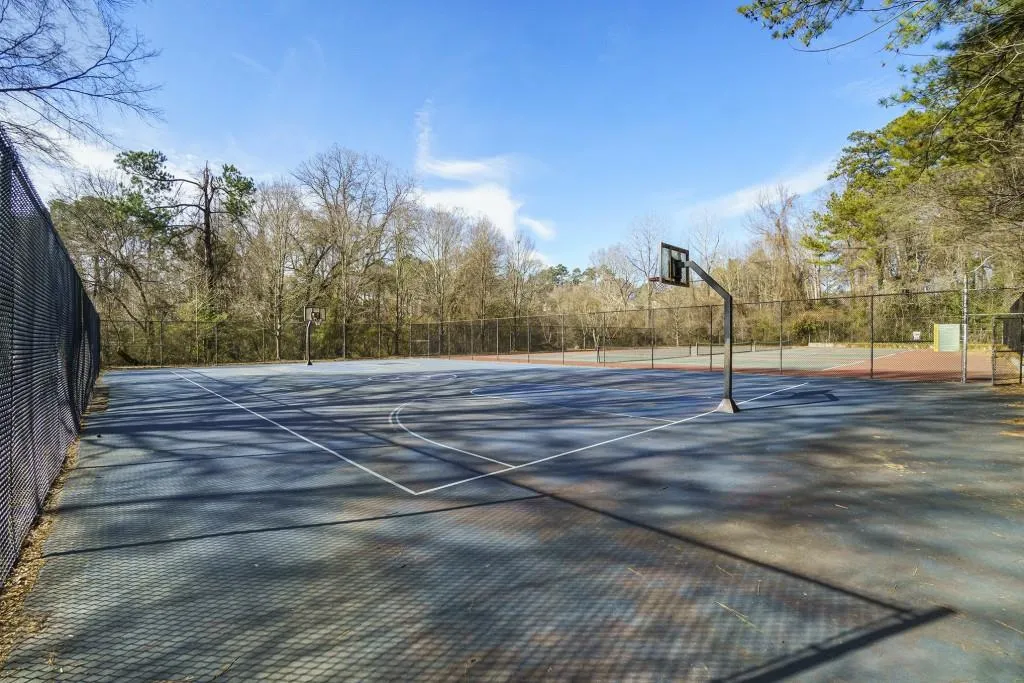 Atlanta, Georgia 30324, United States, 3 Bedrooms Bedrooms, ,3 BathroomsBathrooms,Residential,Pending,15349