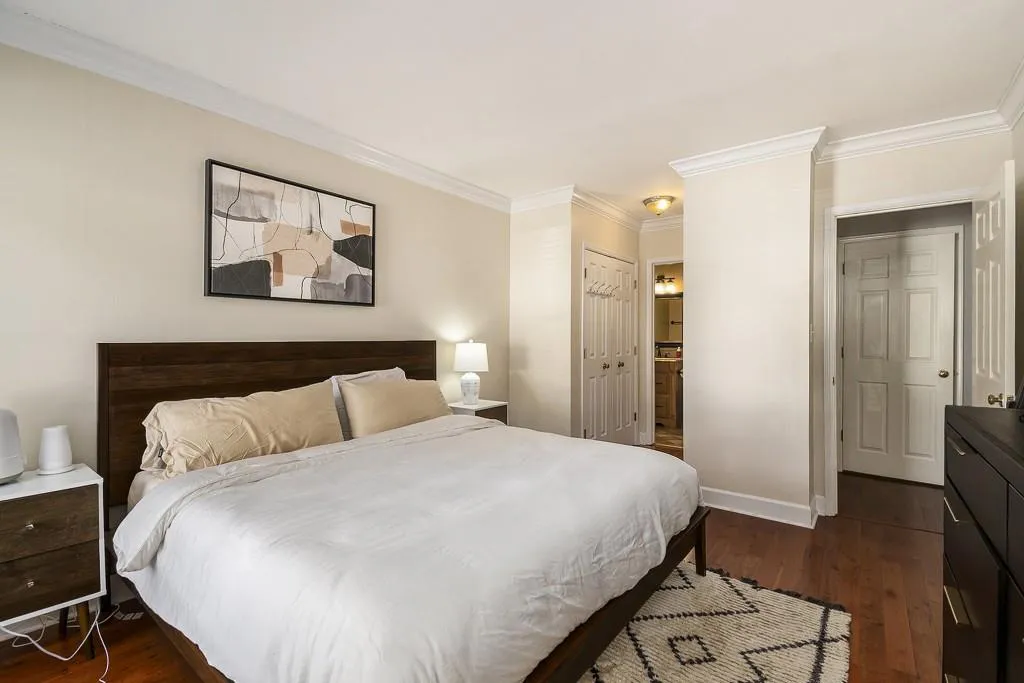 Atlanta, Georgia 30324, United States, 3 Bedrooms Bedrooms, ,3 BathroomsBathrooms,Residential,Pending,15349