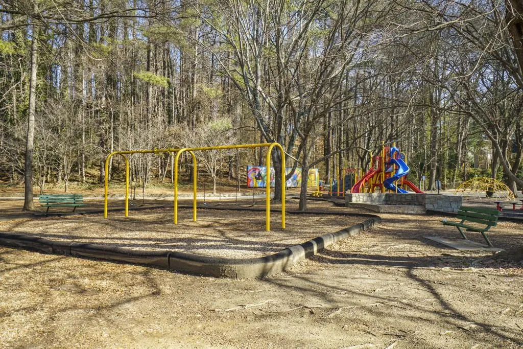 Atlanta, Georgia 30324, United States, 3 Bedrooms Bedrooms, ,3 BathroomsBathrooms,Residential,Pending,15349