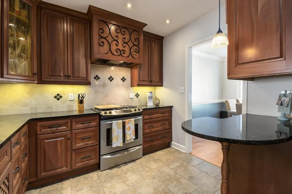 Atlanta, Georgia 30324, United States, 3 Bedrooms Bedrooms, ,3 BathroomsBathrooms,Residential,Pending,15349