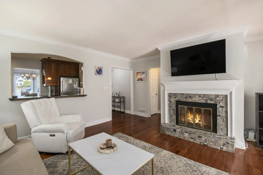 Atlanta, Georgia 30324, United States, 3 Bedrooms Bedrooms, ,3 BathroomsBathrooms,Residential,Pending,15349