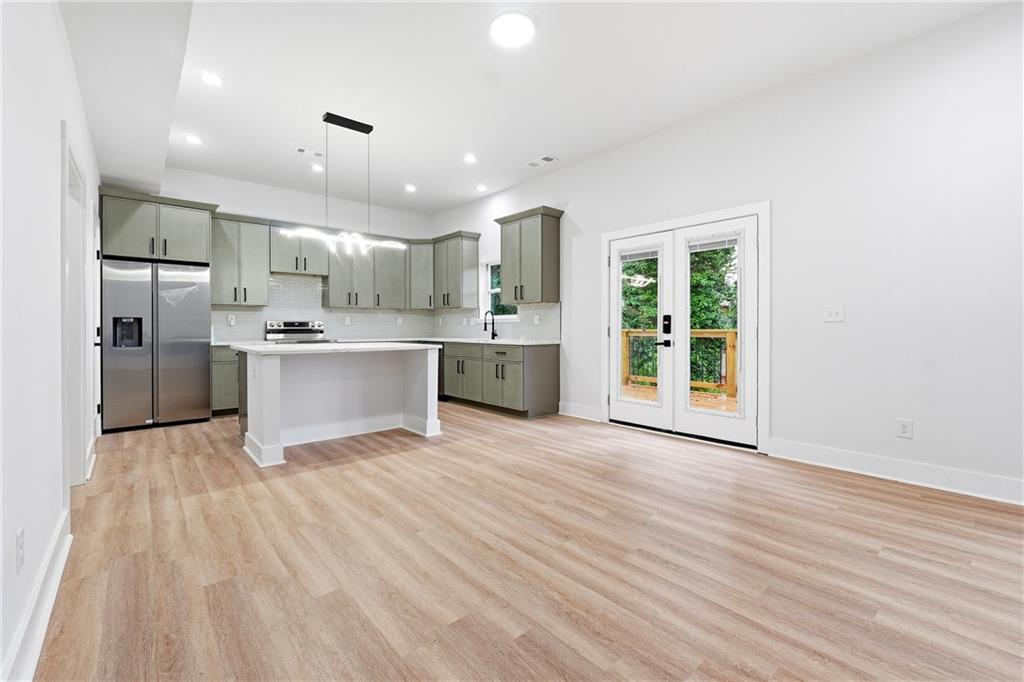 198 Stanhope Circle NW