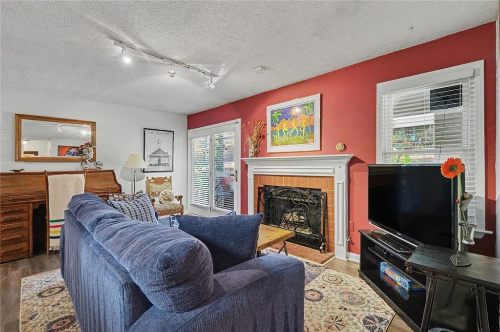 672 McGill Place 672