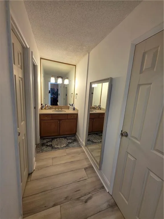 Atlanta, Georgia 30305, United States, 1 Bedroom Bedrooms, ,1 BathroomBathrooms,Residential,Active,214652