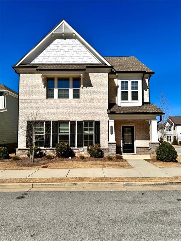 This is a gorgeous Rear Entry home , with a very well designed floor plan. Granite counter tops, 42" gray cabinets and bookcase, EVP throughout main floor. Mill Creek High School , Duncan Elementary , Osborne Middle school are all walking distance.