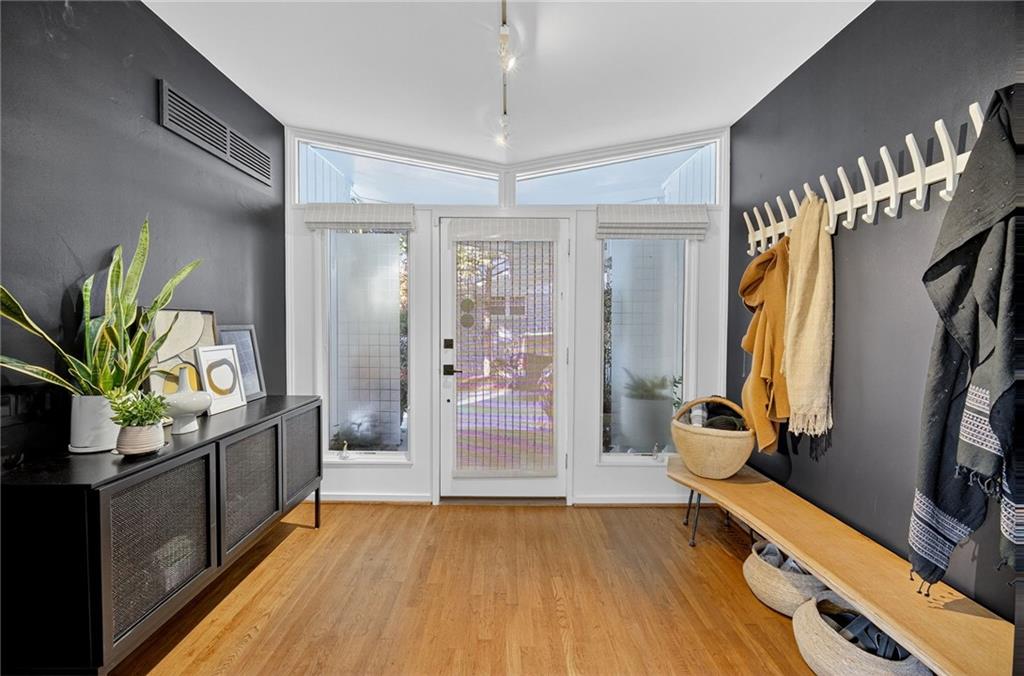 1196 Converse Drive NE