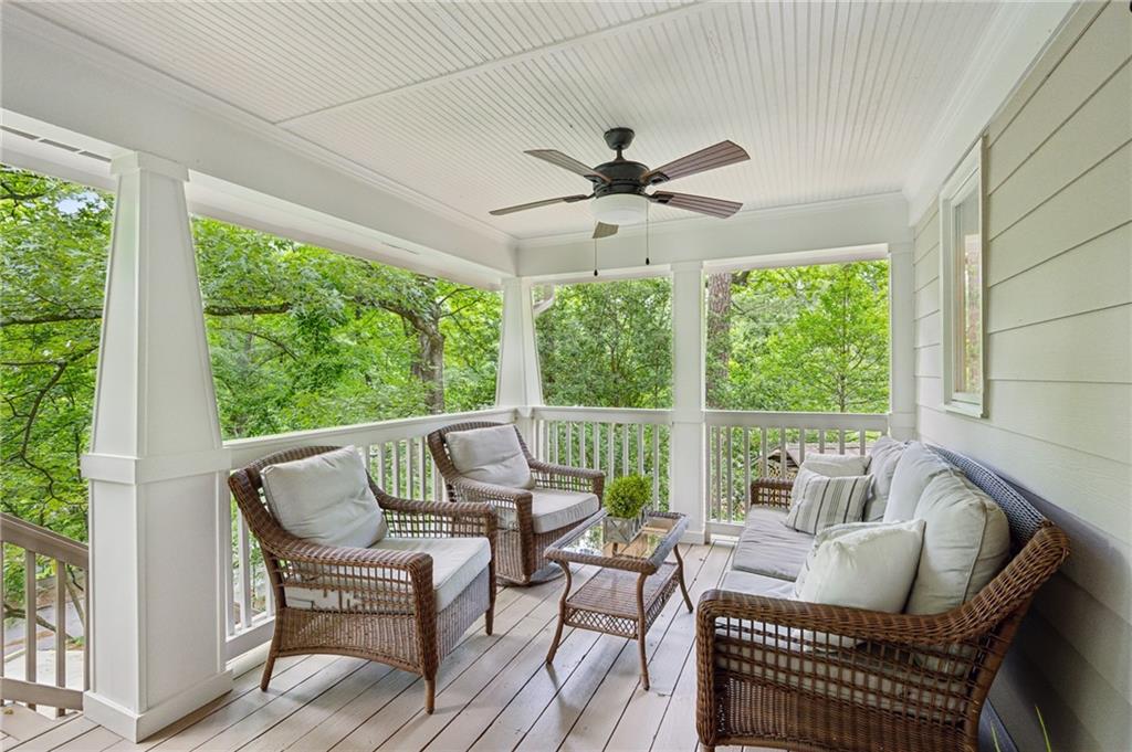 443 Lakeshore Drive NE