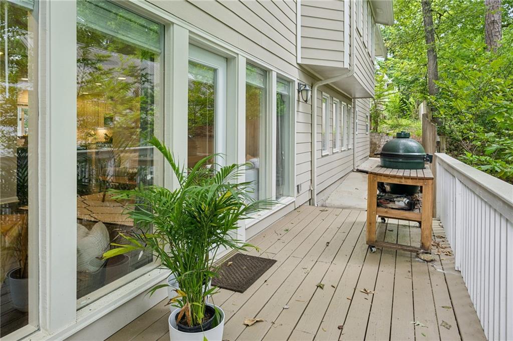 443 Lakeshore Drive NE