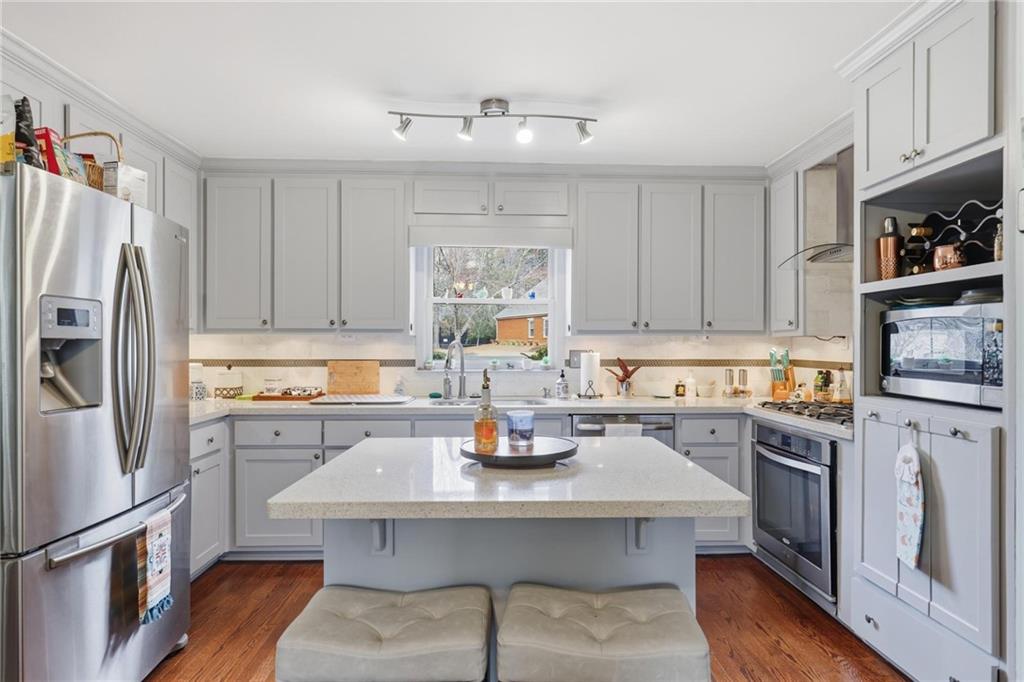 903 Chestnut Hill Road SW