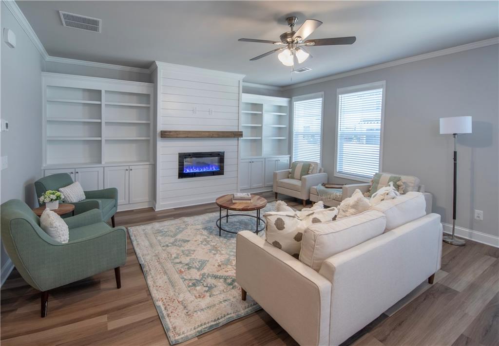 5505 BROADLEAF Trail