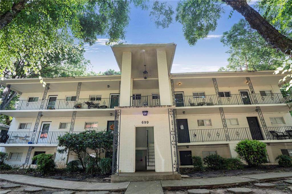 Incredible Investment Opportunity in the Heart of Midtown Atlanta! Don’t miss this rare chance to own seven units in one of Atlanta’s most vibrant neighborhoods. Terraces at Argonne features off-street parking and unbeatable proximity to everything that makes Midtown a hot rental market.
Just minutes or steps from: Piedmont Park – 7 blocks, Georgia Tech – 1.2 miles, Georgia State University – 1.7 miles, Emory University – 3.9 miles, The Atlanta BeltLine – 0.9 miles, Ponce City Market – 5 blocks, The Fabulous Fox Theatre – 5 blocks, North Avenue MARTA Station – 6 blocks. Plus, you're surrounded by an endless variety of grocery stores, restaurants, bars, cafes, and local hotspots—all just outside your door. Whether you're expanding your portfolio or seeking a property with strong rental demand, this is a rare opportunity in a high-demand location. It’s all happening in Midtown. Don’t miss your chance to be part of it.