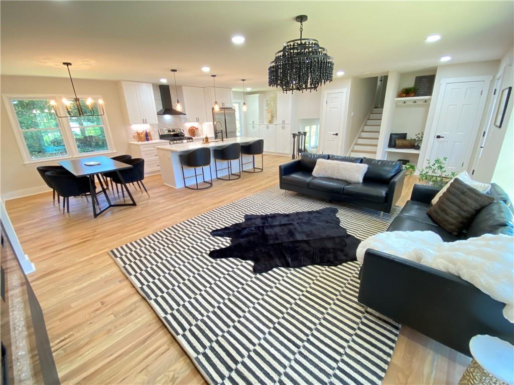 323 West Claiborne Court