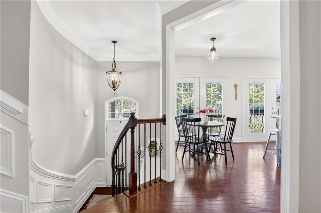 383 Ardmore Court NW