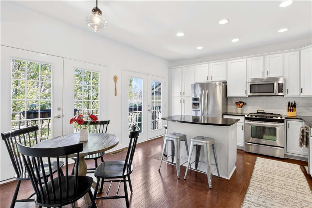 383 Ardmore Court NW