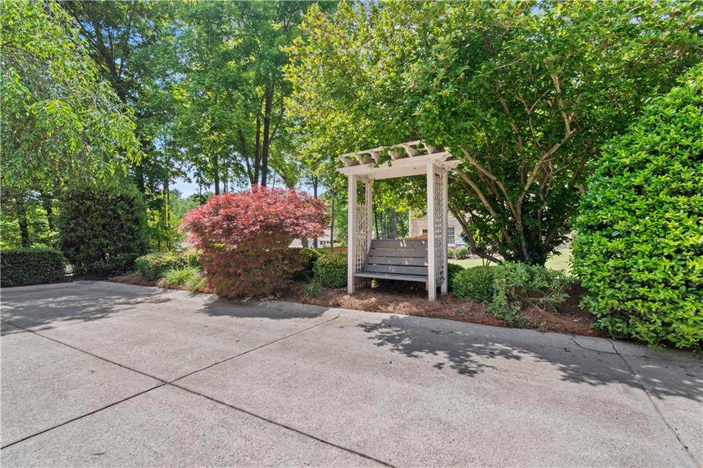 5640 Lake Oak Landing