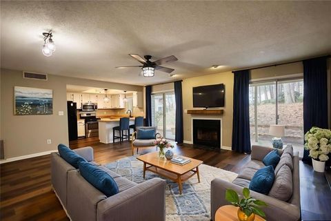 Condo For Sale - 11 Doranne Court<br/> Smyrna, GA 30080