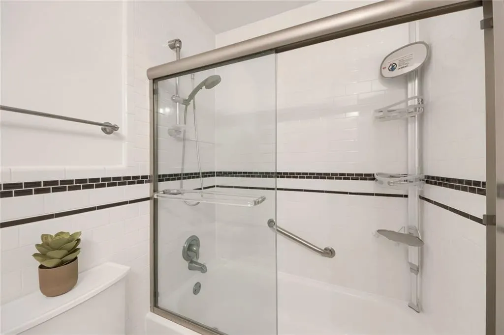 Atlanta, Georgia 30350, United States, 1 Bedroom Bedrooms, ,1 BathroomBathrooms,Residential,Active,217846