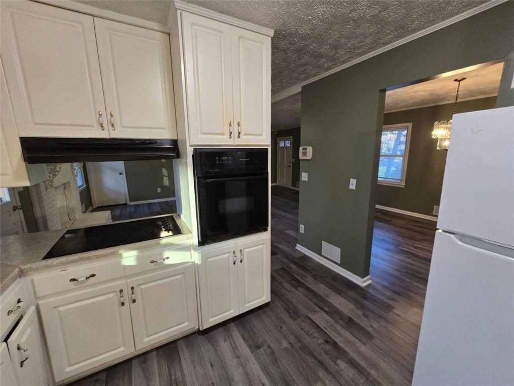 5737 Lorraine Drive, Stone Mountain, Georgia image 11
