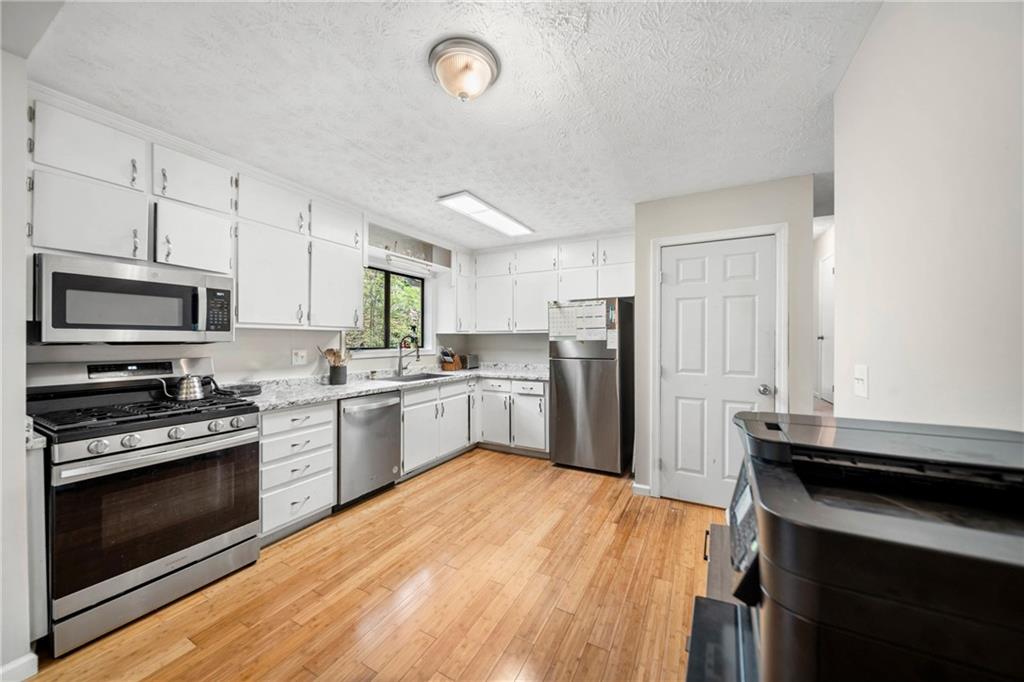 5121 Heather Road SE