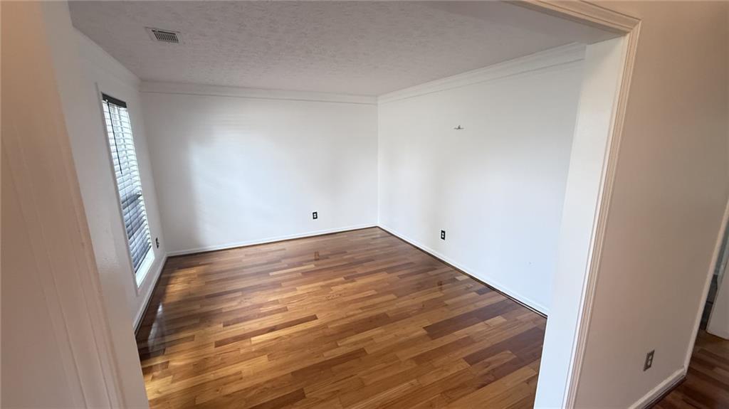 1045 PAPER CREEK Drive