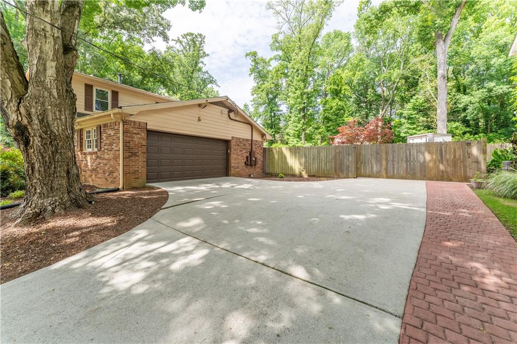 1652 Weymouth Court, Tucker, Georgia image 3