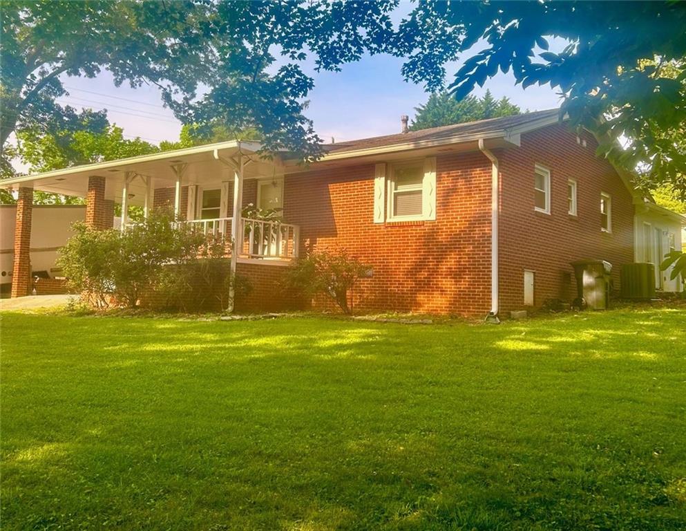 Welcome home to this adorable updated & remodeled 4-side brick ranch on a 0.46 acres corner lot. freshly painted inside/out, with new flooring, new fixtures, new lights, new granite counter top, new HVAC, new appliances, new water heater, newer roof, new windows, new bathrooms, open concept, flex space with a laundry room that could be easily converted into a 3rd bathroom. Outdoors hosts the perfect and quiet space for relaxing and entertaining, this property has a 24 x 50 slab for workshop or RV / Boat parking. Close to all amenities, shopping centers, hospitals, restaurants, & I-75. The house was appraised for 395K a month ago.