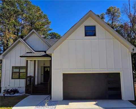 2152 Castlewood Street East Point GA 30344