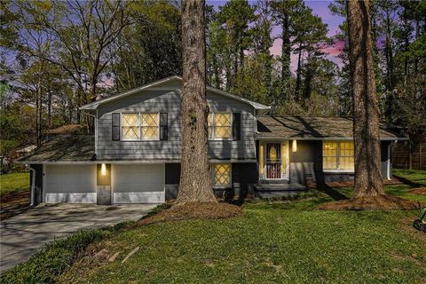 Homes For Sale - 3960 Wedgefield Circle<br/> Decatur, GA 30035