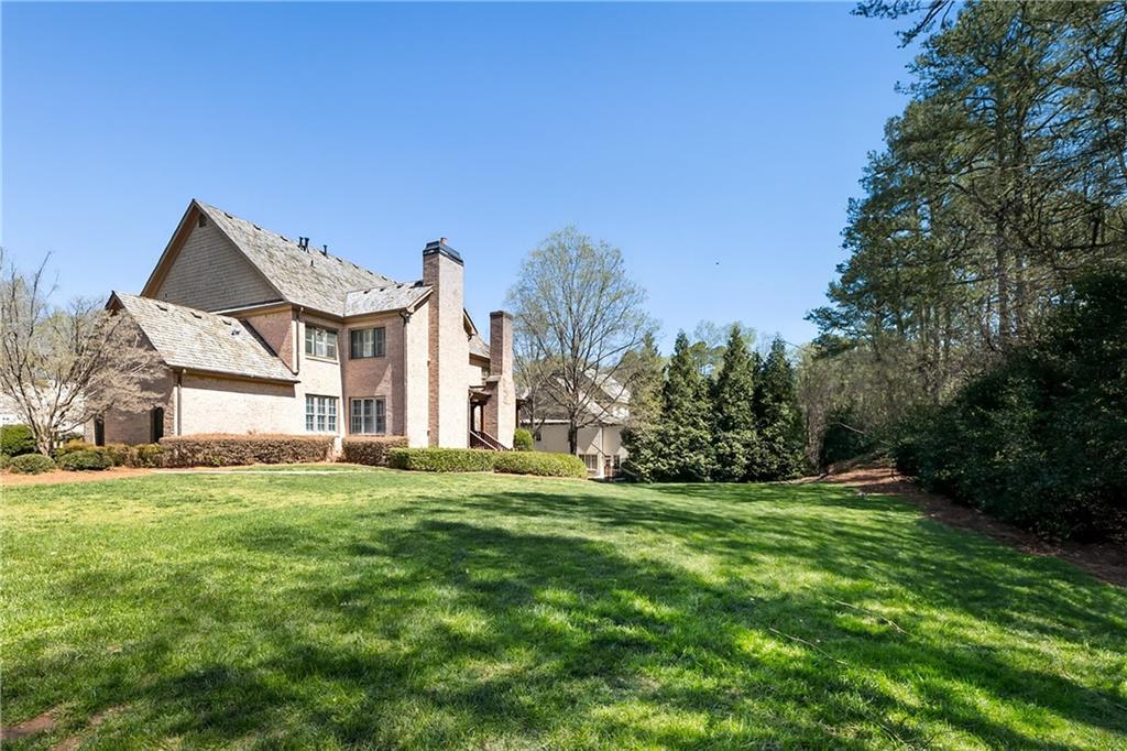 895 Crabapple Hill