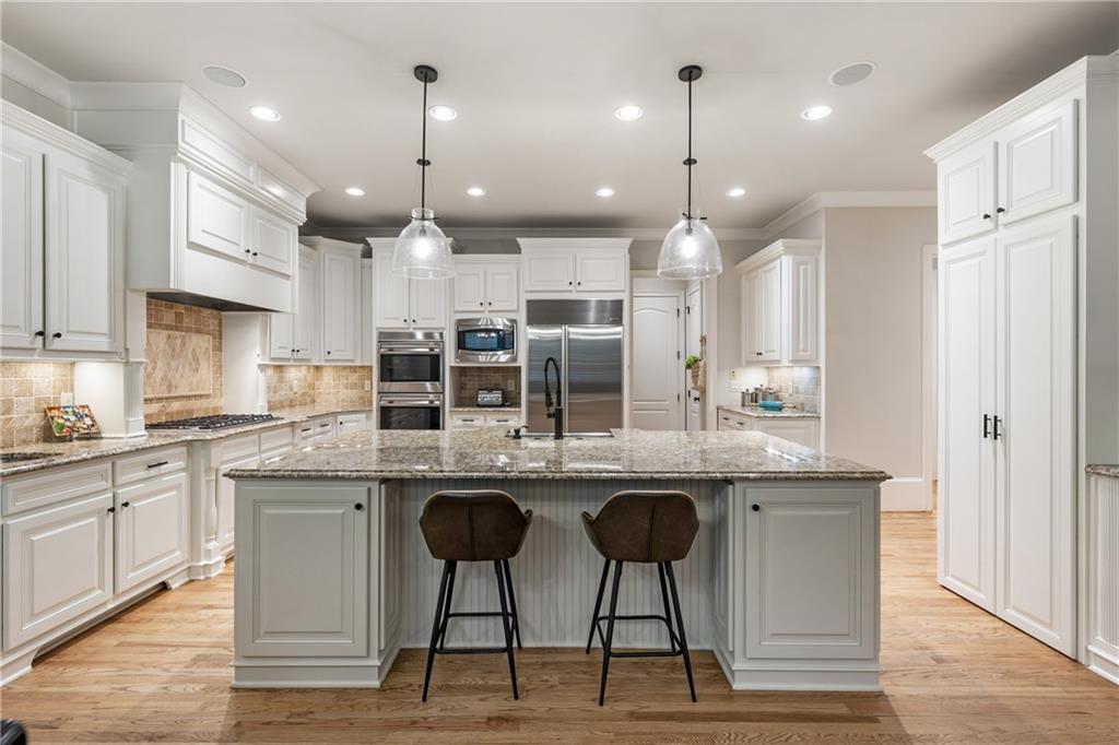 895 Crabapple Hill