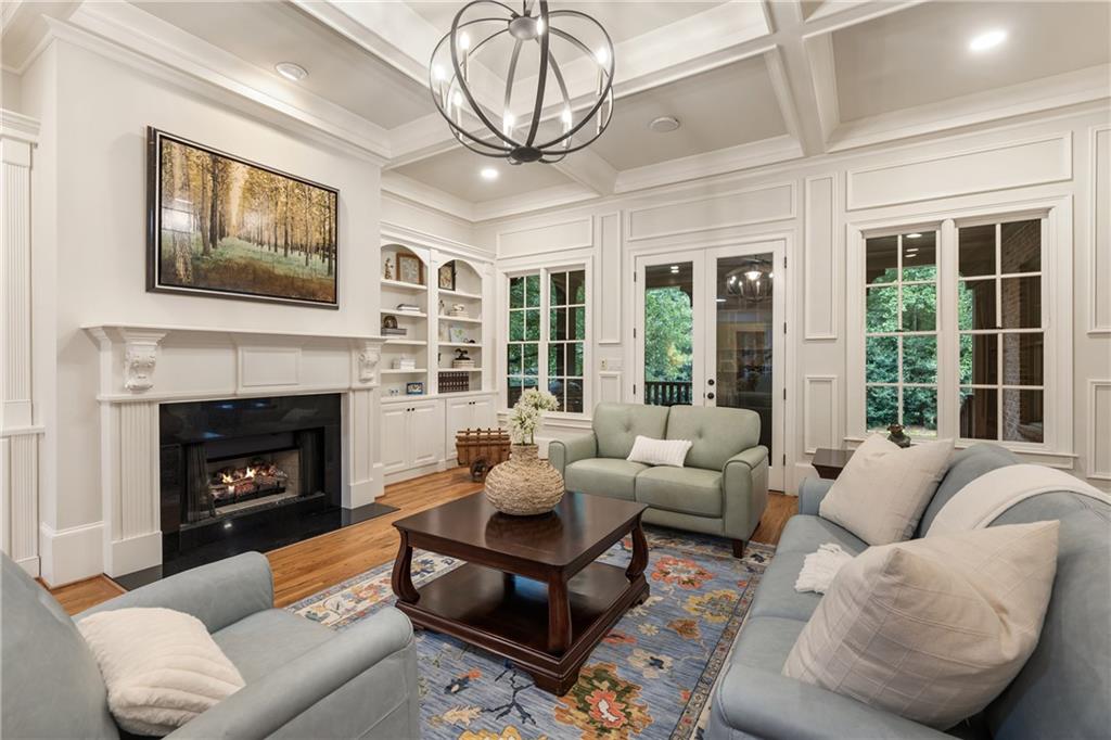 895 Crabapple Hill