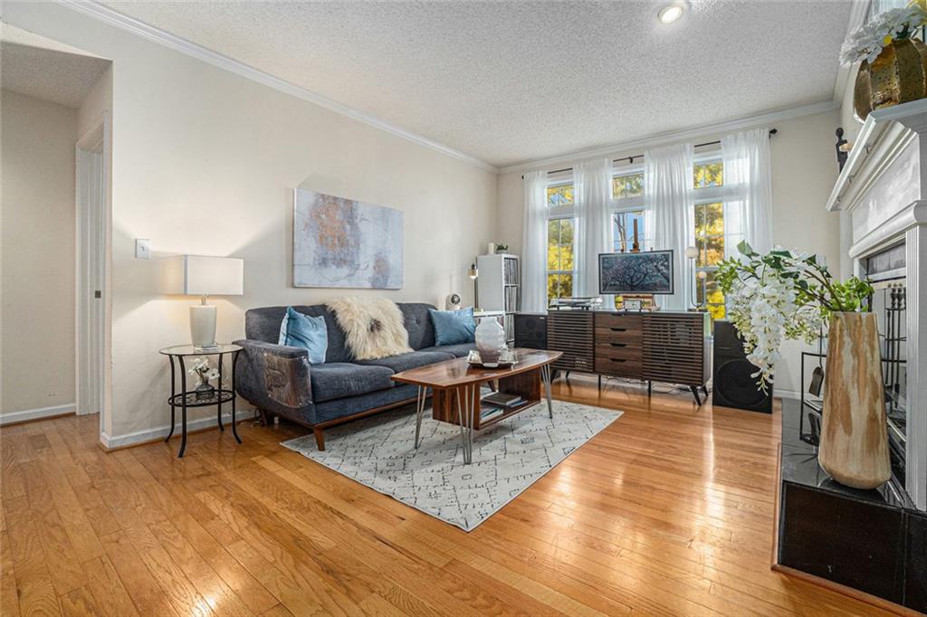 220 Renaissance Parkway NE 1212