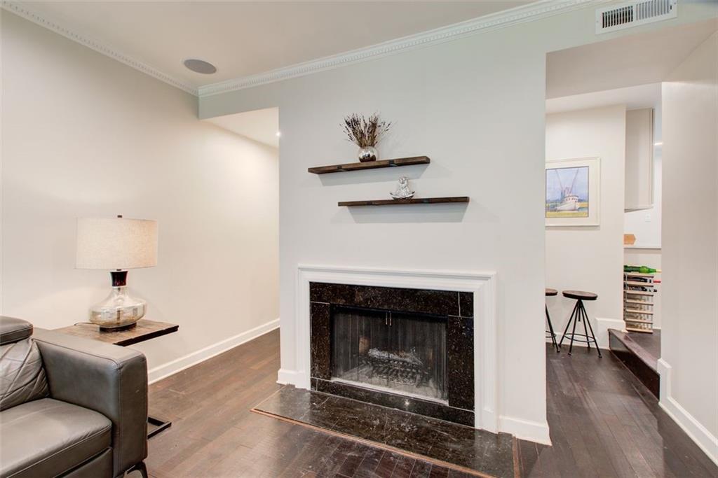 1105 CLAIREMONT Avenue
