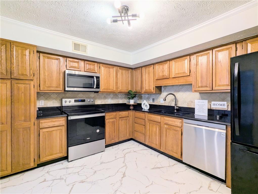 1409 Oakridge Circle