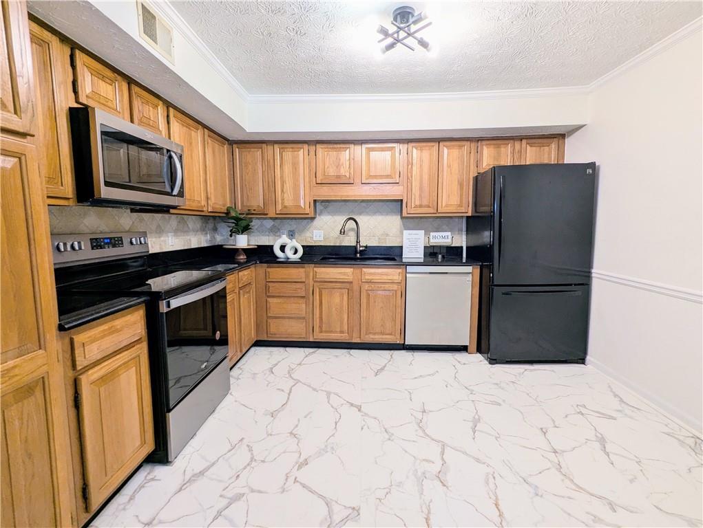 1409 Oakridge Circle
