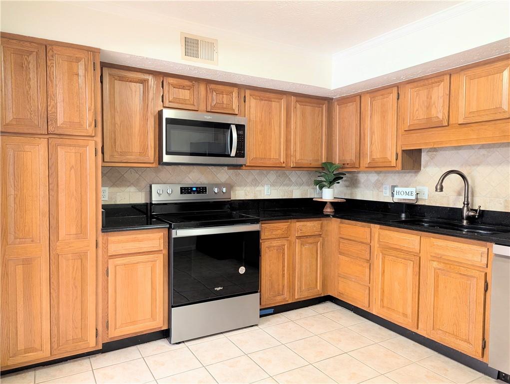 1409 Oakridge Circle