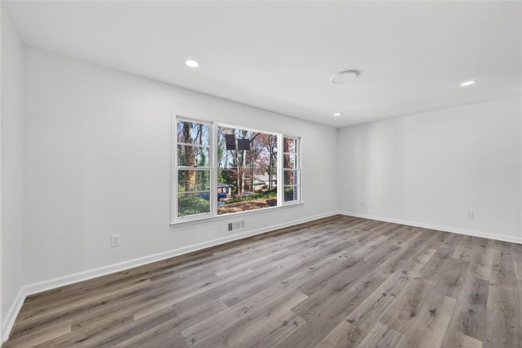 440 Larchmont Drive NW