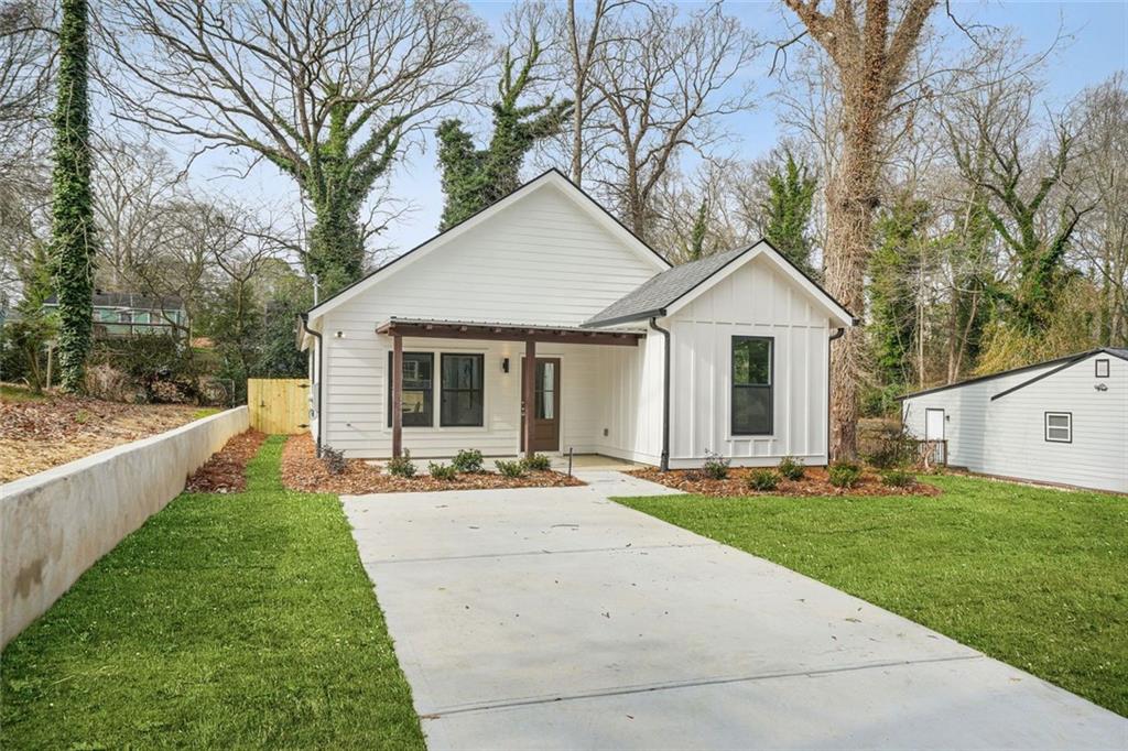 672 Commercial Avenue NW