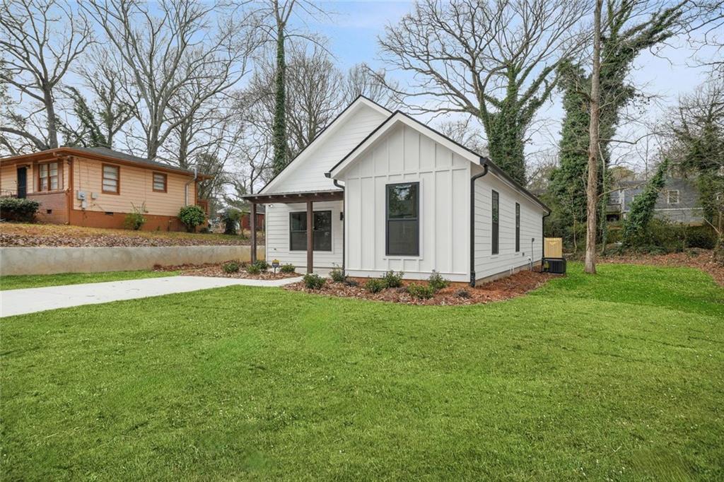 672 Commercial Avenue NW