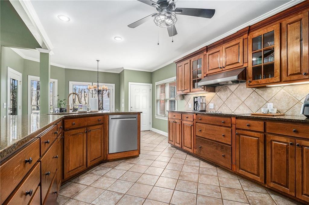 2300 Hawthorne Trace, Monroe, Georgia image 14