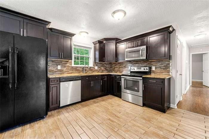 3027 Lakeridge Drive SE