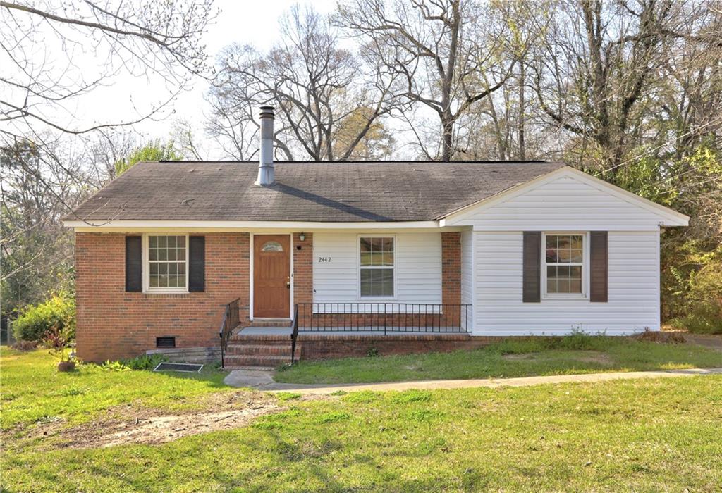 Great 2 Bedroom, 1 Bath Home in Macon. Hardwood floors, Spacious Family Room with Fireplace and Bright, White Kitchen. Don't Miss This Opportunity!