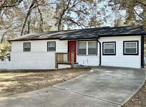 Homes For Sale - 1995 Oak Court<br/> Austell, GA 30168