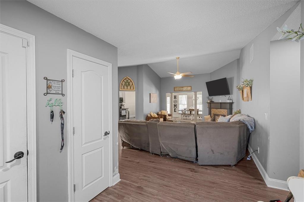 1528 Blakewood Trail