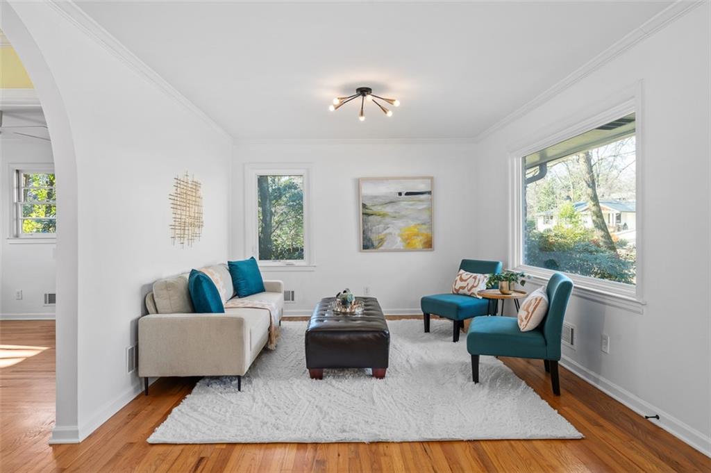 3811 Hillcrest Drive SE