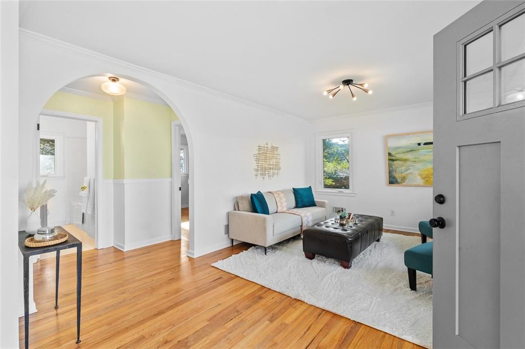 3811 Hillcrest Drive SE